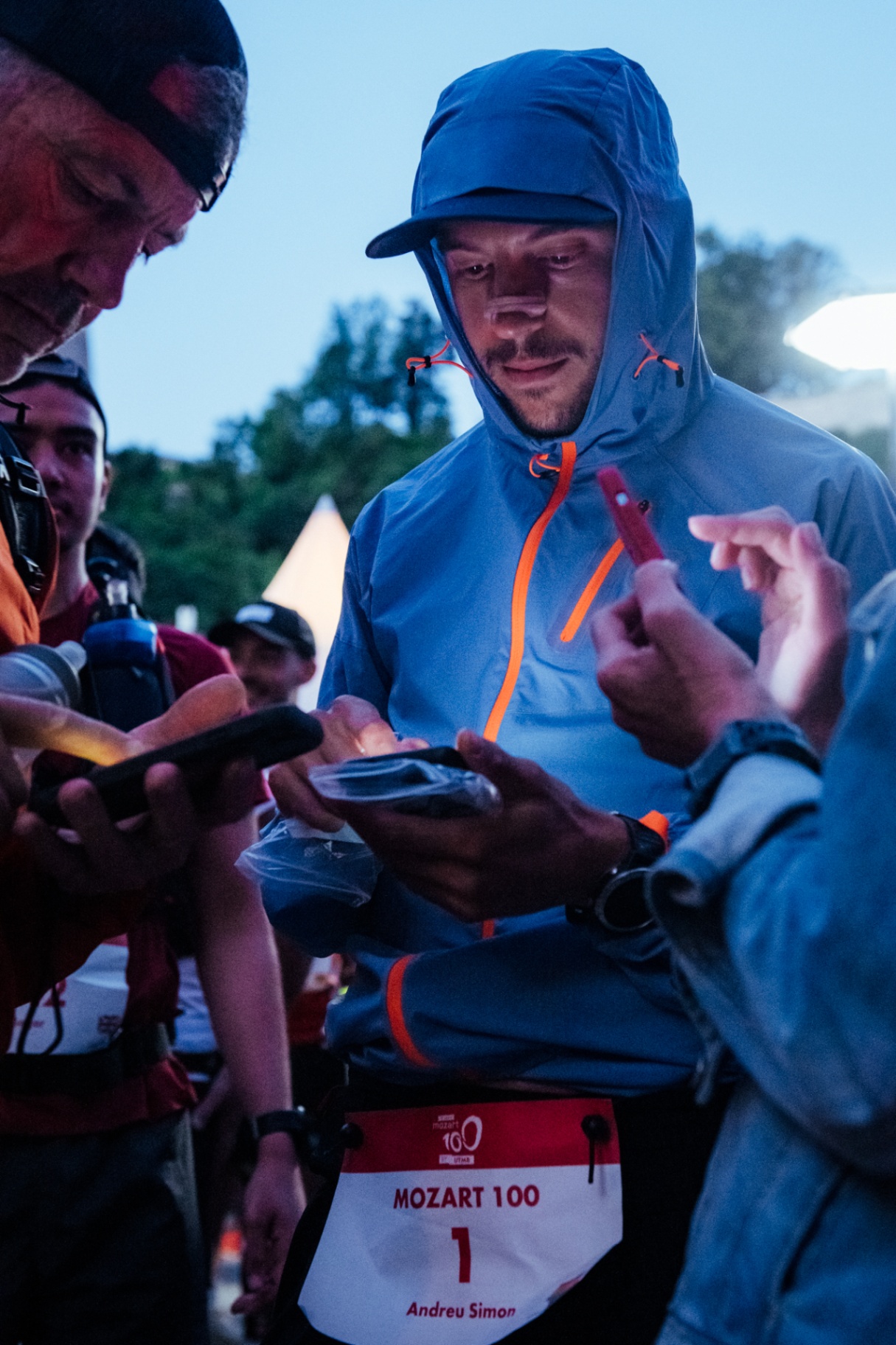Bib #1 Andreu Simon at the Mozart 100 start line at dawn